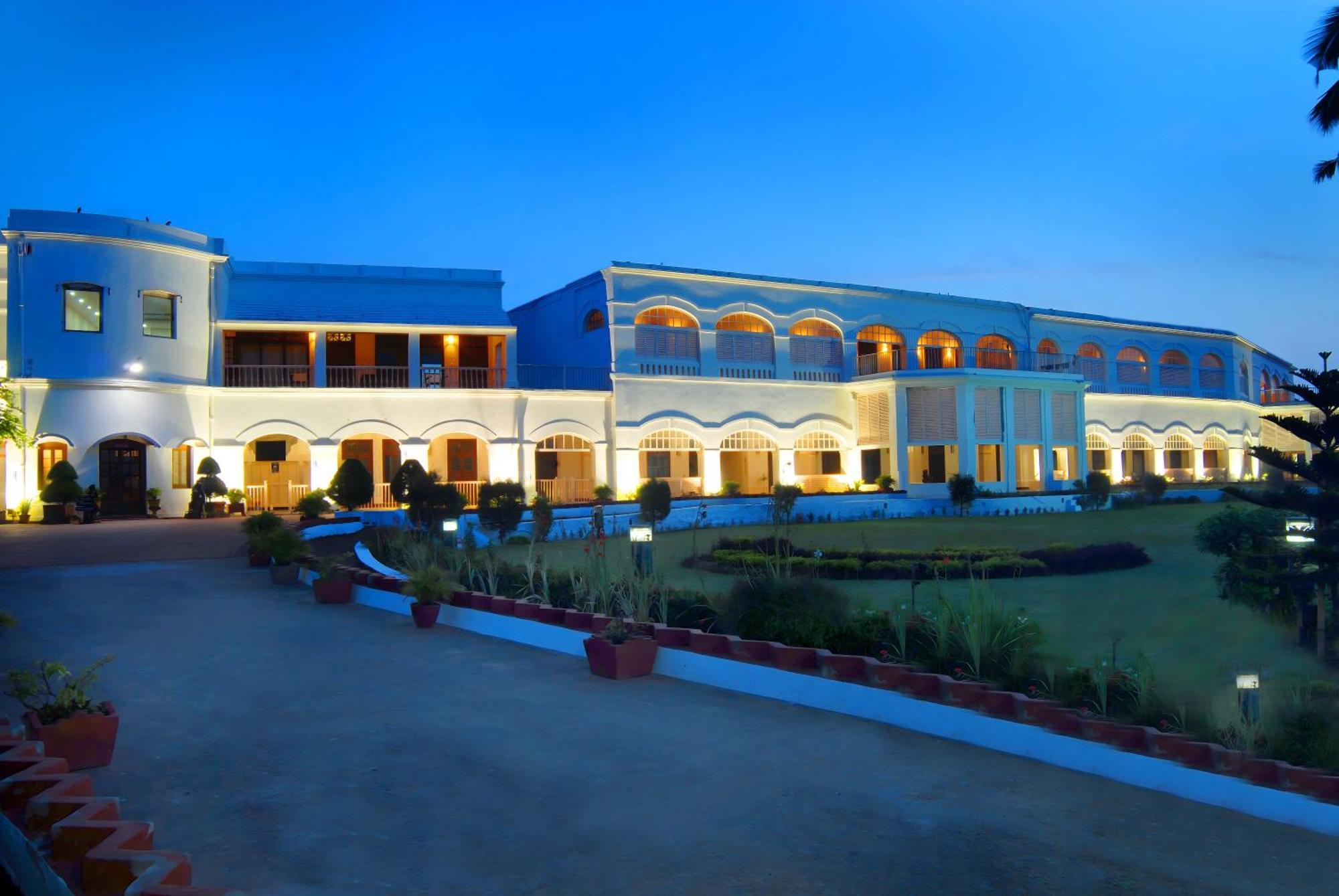 Chanakya Bnr Hotel Пури Екстериор снимка