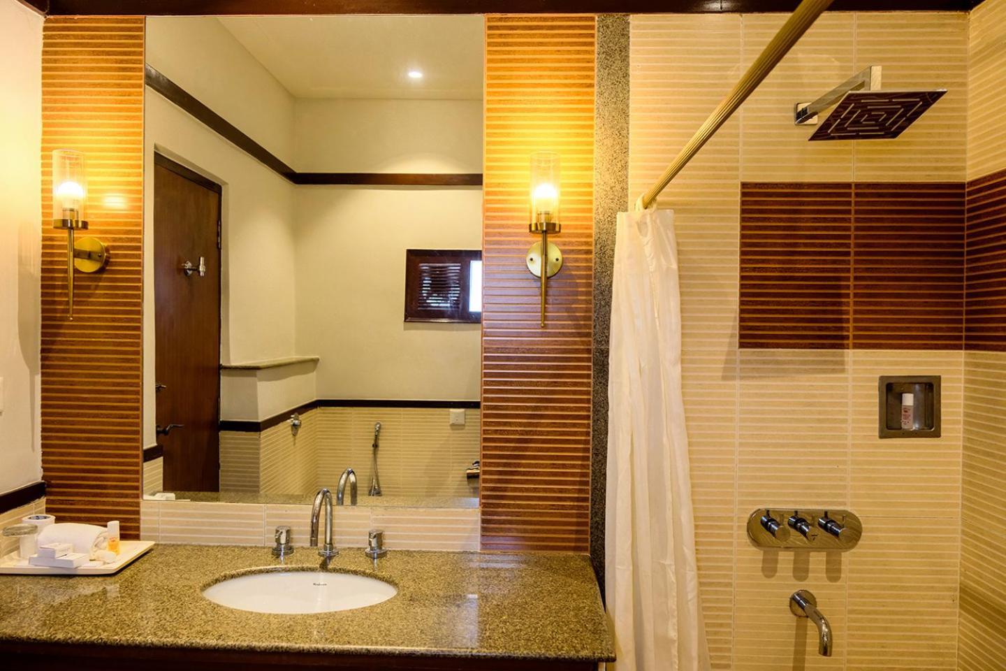 Chanakya Bnr Hotel Пури Екстериор снимка