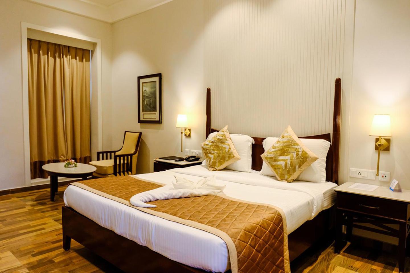 Chanakya Bnr Hotel Пури Екстериор снимка