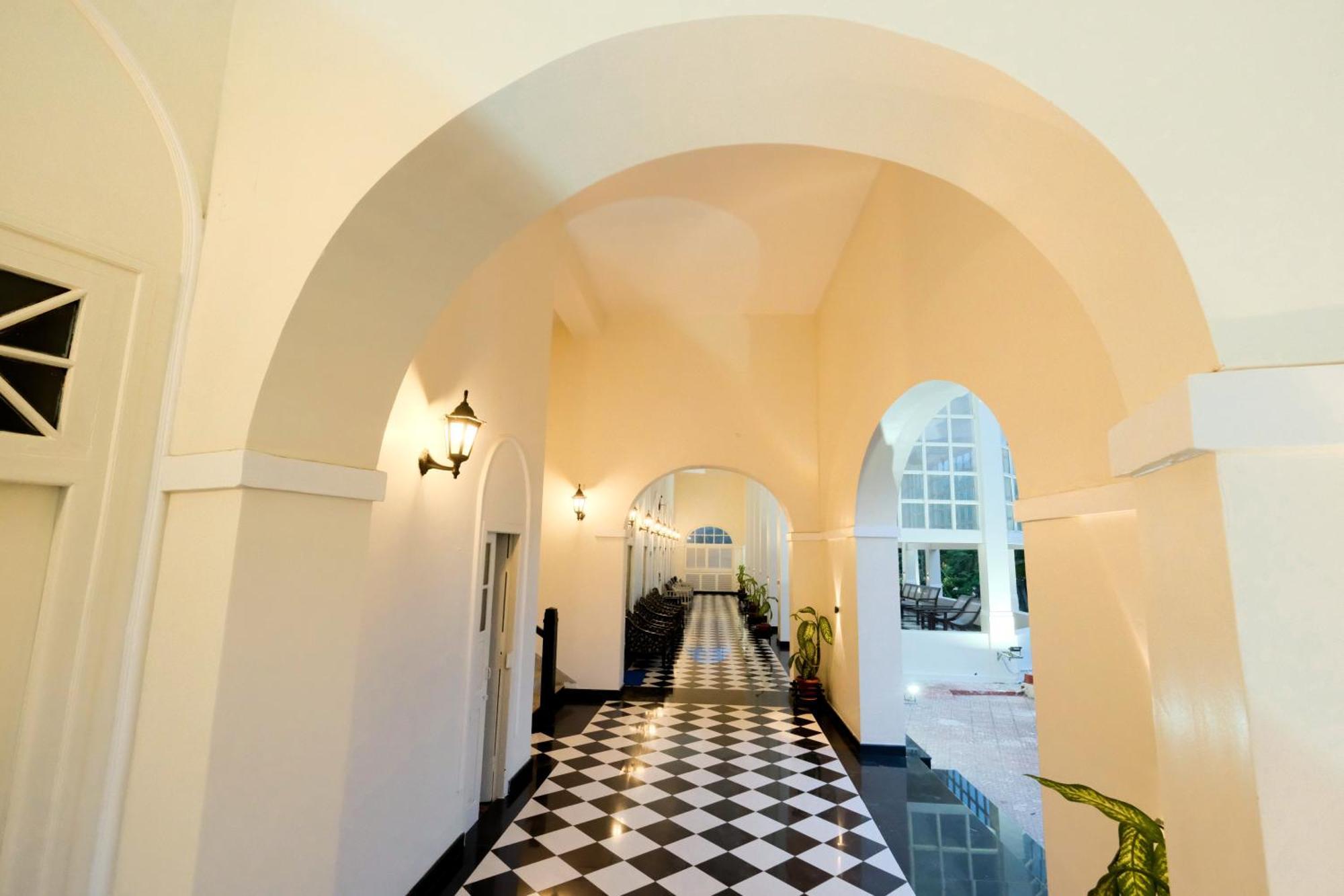 Chanakya Bnr Hotel Пури Екстериор снимка
