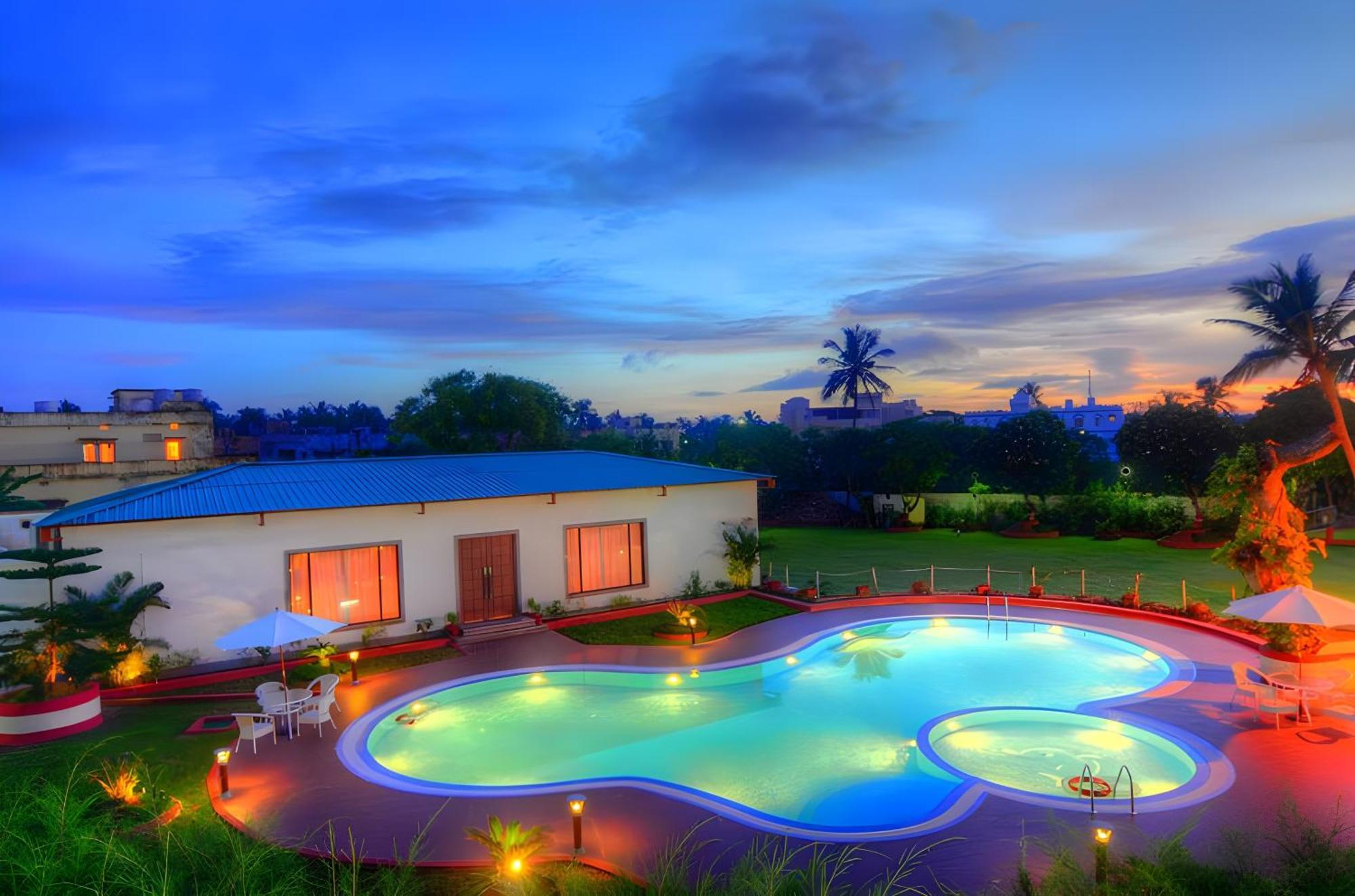 Chanakya Bnr Hotel Пури Екстериор снимка